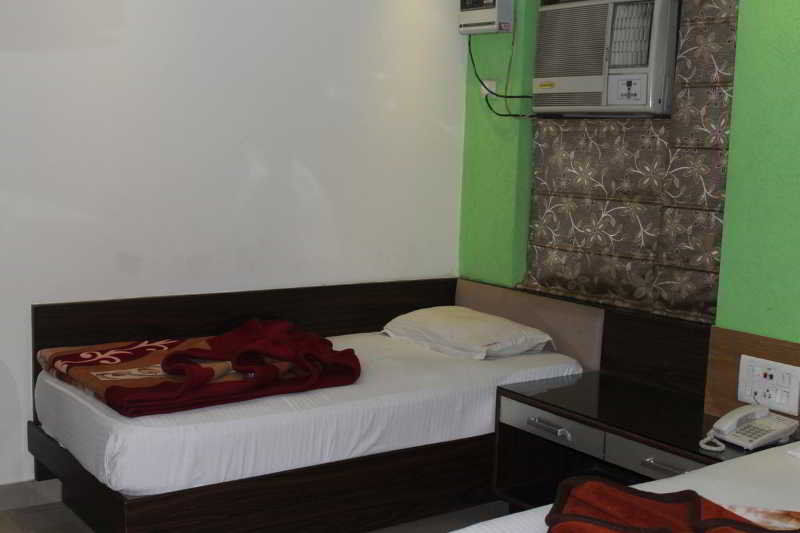 Hotel Apra Deluxe Nowe Delhi Zewnętrze zdjęcie