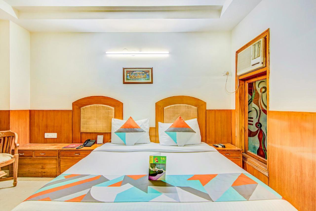 Hotel Apra Deluxe Nowe Delhi Zewnętrze zdjęcie